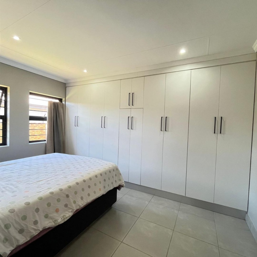 To Let 3 Bedroom Property for Rent in Lion Pride Gauteng