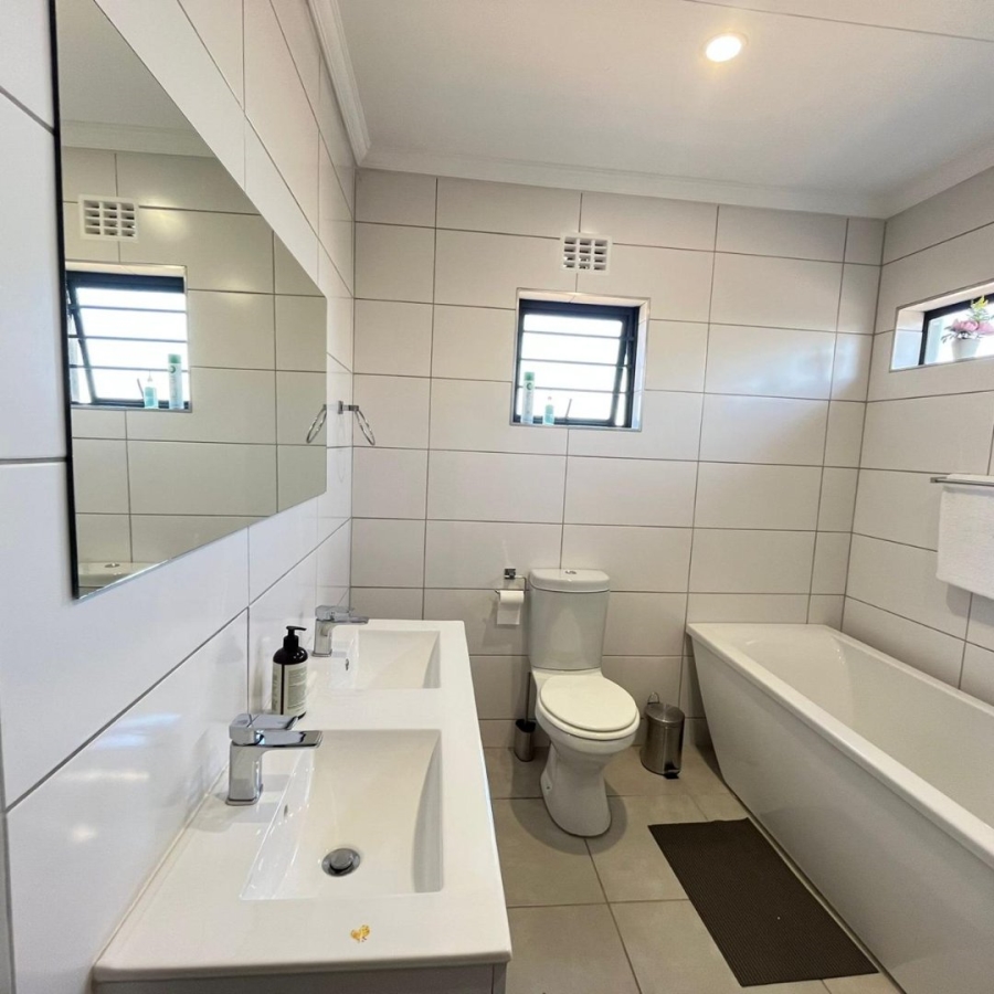 To Let 3 Bedroom Property for Rent in Lion Pride Gauteng