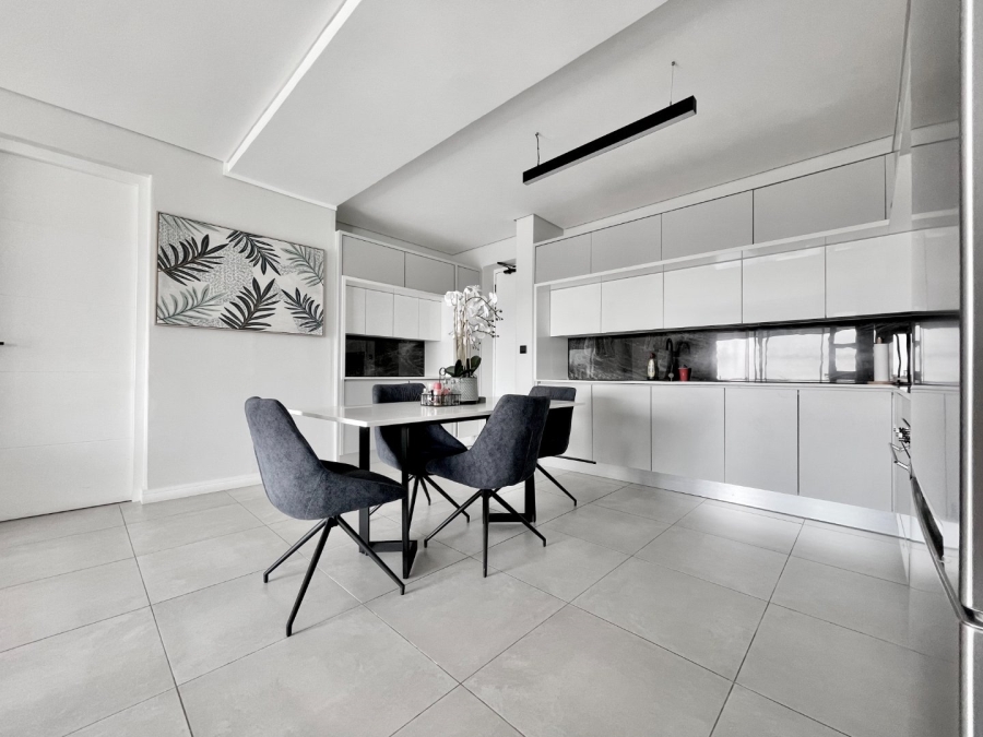 To Let 2 Bedroom Property for Rent in Waterfall Gauteng