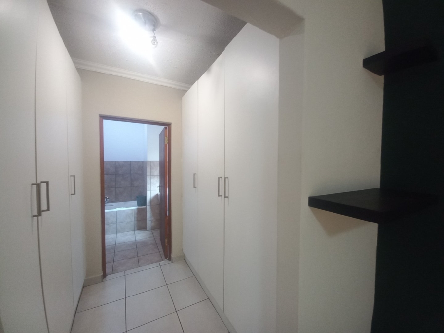2 Bedroom Property for Sale in Carlswald North Estate Gauteng