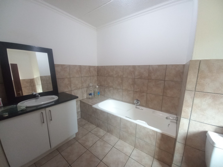 2 Bedroom Property for Sale in Carlswald North Estate Gauteng