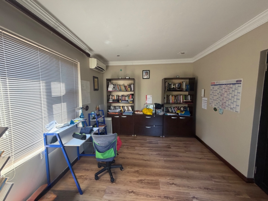 5 Bedroom Property for Sale in Willow Acres Ext 3 Gauteng