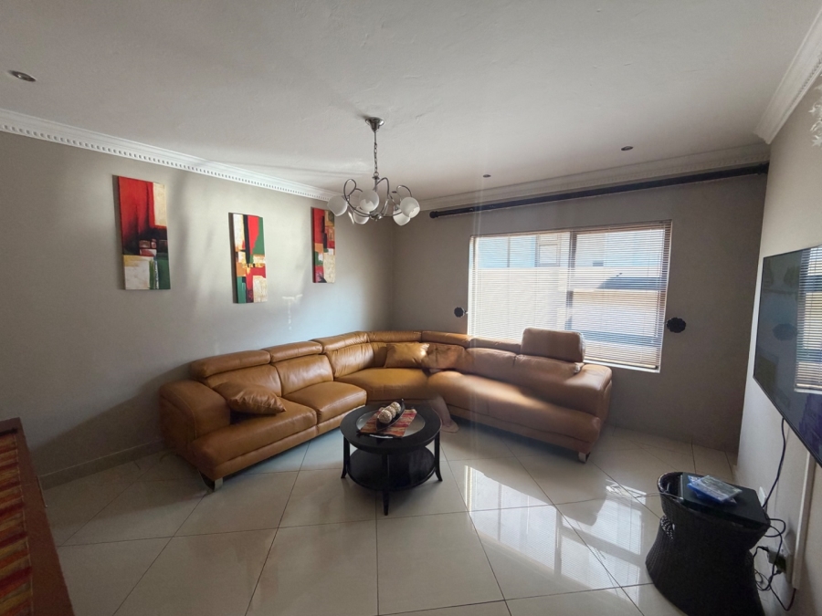 5 Bedroom Property for Sale in Willow Acres Ext 3 Gauteng