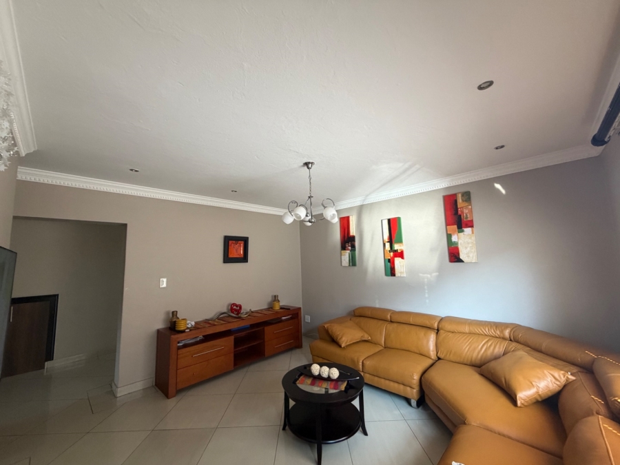 5 Bedroom Property for Sale in Willow Acres Ext 3 Gauteng