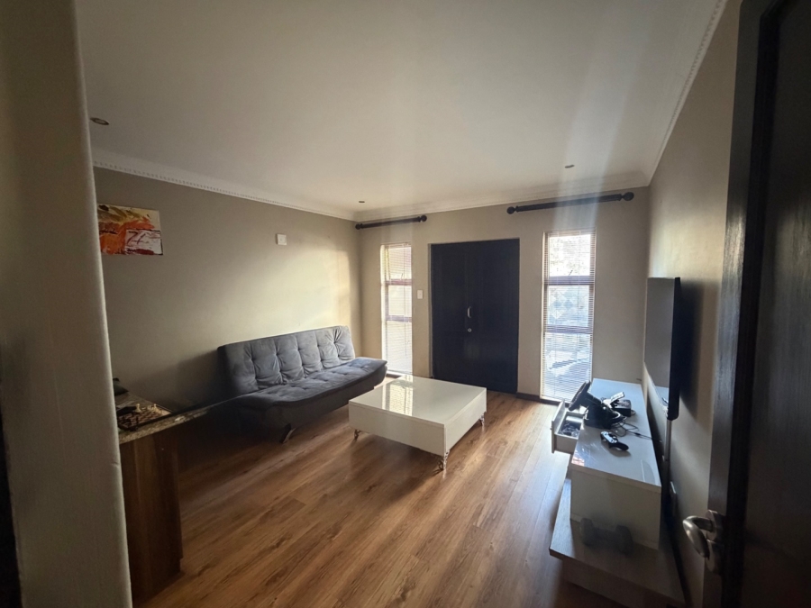 5 Bedroom Property for Sale in Willow Acres Ext 3 Gauteng
