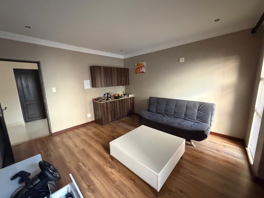 5 Bedroom Property for Sale in Willow Acres Ext 3 Gauteng