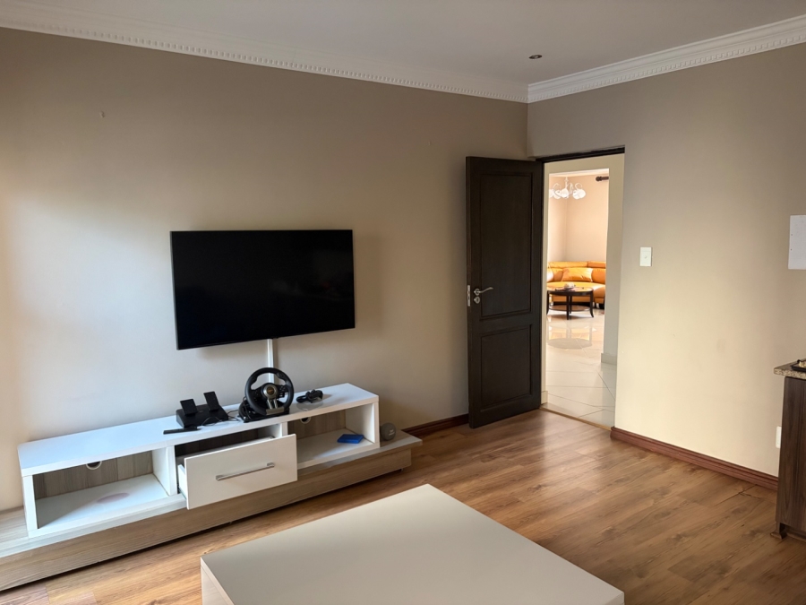 5 Bedroom Property for Sale in Willow Acres Ext 3 Gauteng