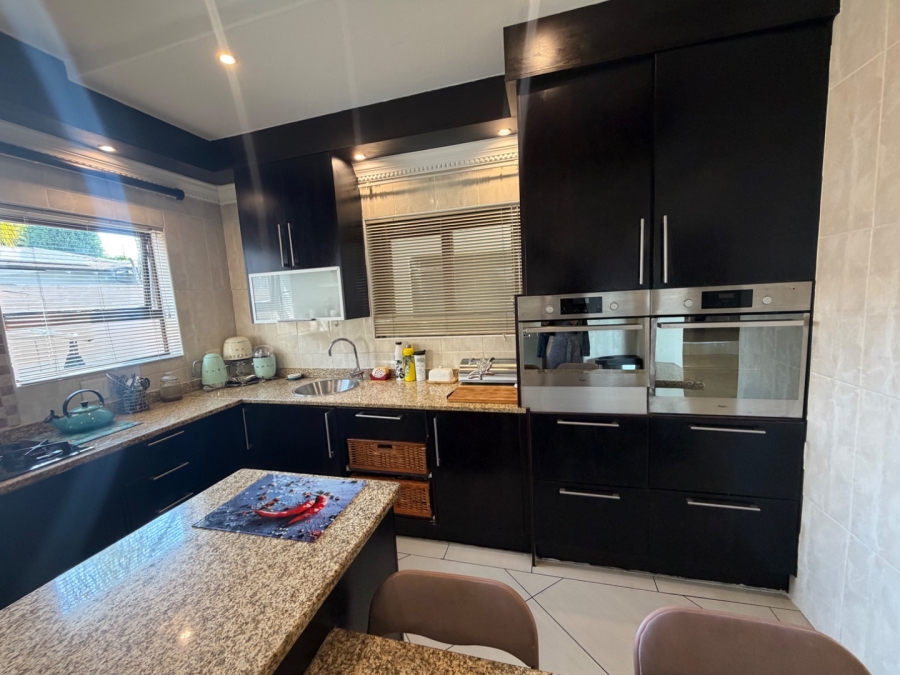 5 Bedroom Property for Sale in Willow Acres Ext 3 Gauteng