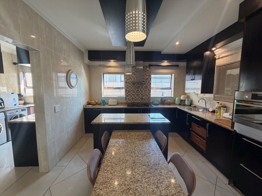 5 Bedroom Property for Sale in Willow Acres Ext 3 Gauteng