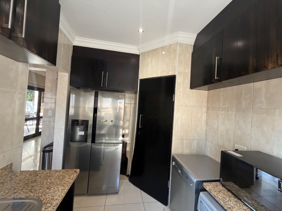 5 Bedroom Property for Sale in Willow Acres Ext 3 Gauteng