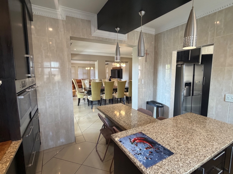 5 Bedroom Property for Sale in Willow Acres Ext 3 Gauteng