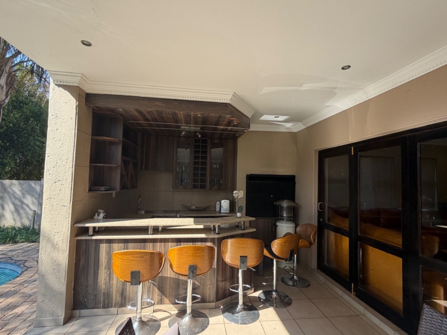 5 Bedroom Property for Sale in Willow Acres Ext 3 Gauteng