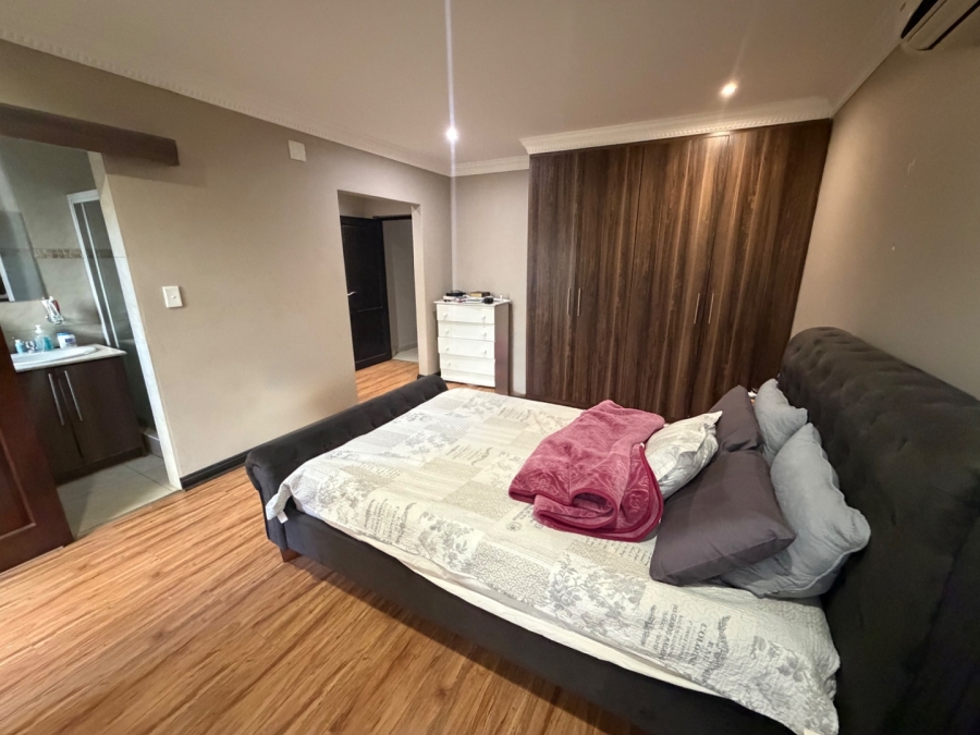 5 Bedroom Property for Sale in Willow Acres Ext 3 Gauteng