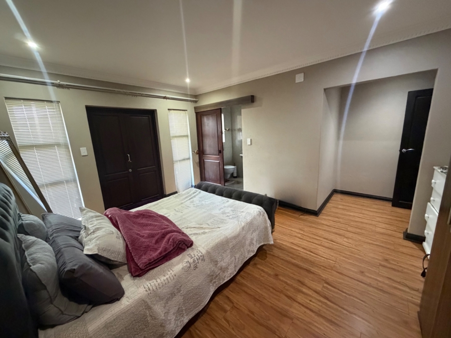 5 Bedroom Property for Sale in Willow Acres Ext 3 Gauteng