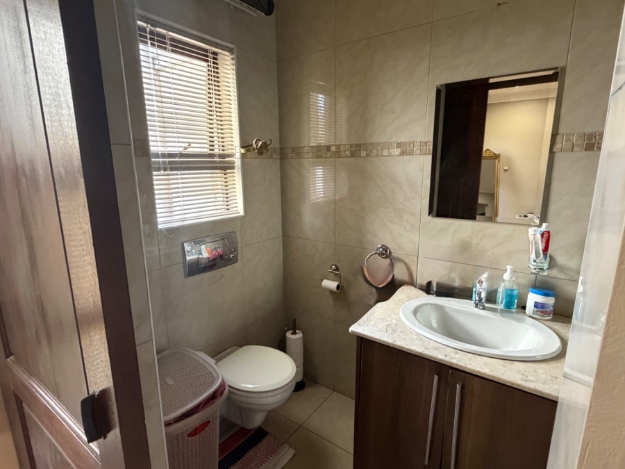 5 Bedroom Property for Sale in Willow Acres Ext 3 Gauteng