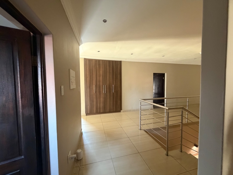 5 Bedroom Property for Sale in Willow Acres Ext 3 Gauteng