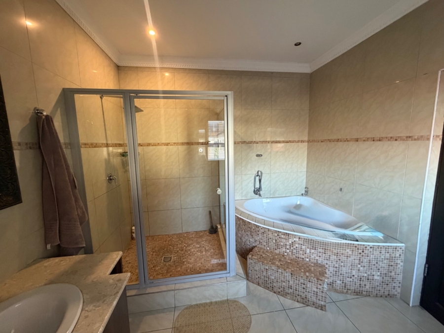 5 Bedroom Property for Sale in Willow Acres Ext 3 Gauteng