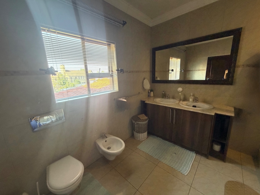 5 Bedroom Property for Sale in Willow Acres Ext 3 Gauteng