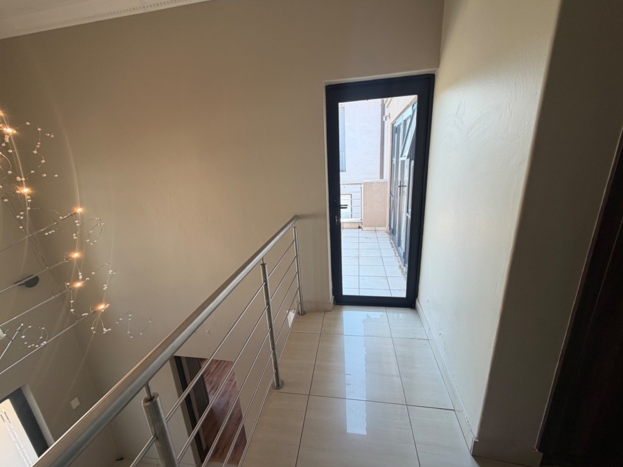 5 Bedroom Property for Sale in Willow Acres Ext 3 Gauteng