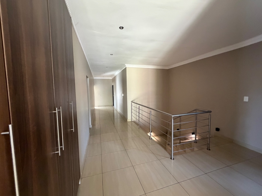 5 Bedroom Property for Sale in Willow Acres Ext 3 Gauteng