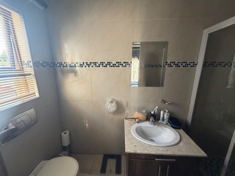 5 Bedroom Property for Sale in Willow Acres Ext 3 Gauteng