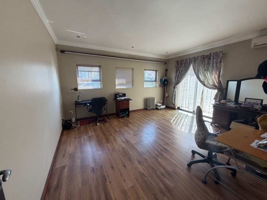 5 Bedroom Property for Sale in Willow Acres Ext 3 Gauteng