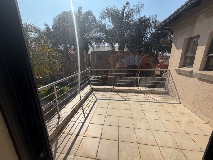 5 Bedroom Property for Sale in Willow Acres Ext 3 Gauteng