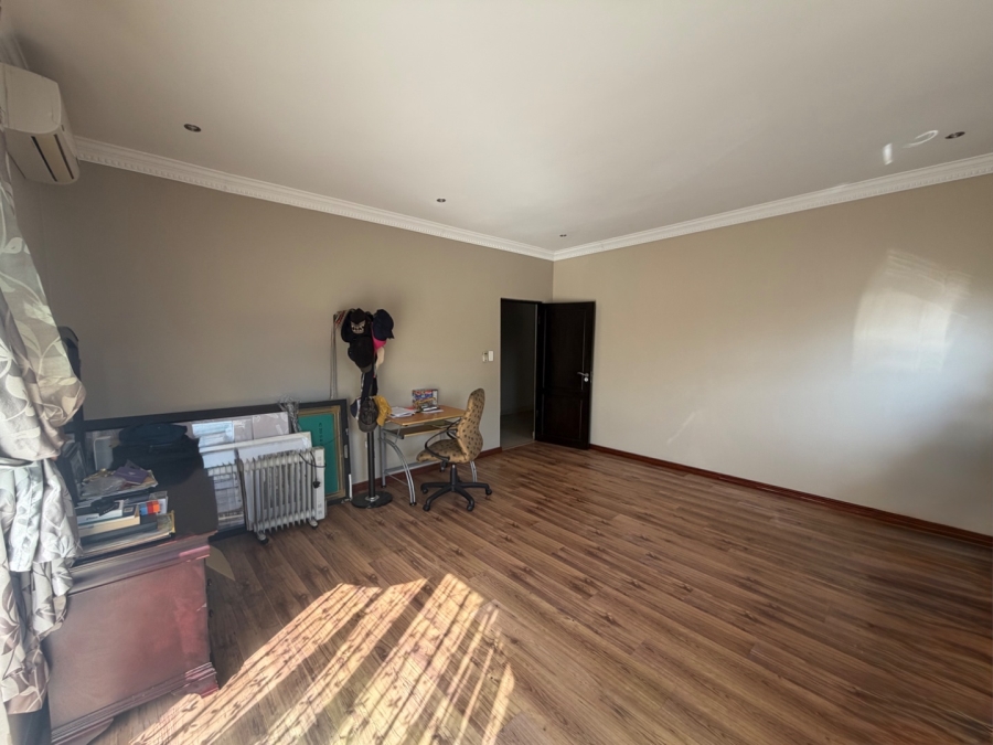 5 Bedroom Property for Sale in Willow Acres Ext 3 Gauteng