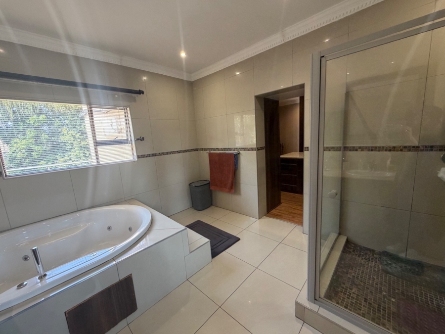5 Bedroom Property for Sale in Willow Acres Ext 3 Gauteng