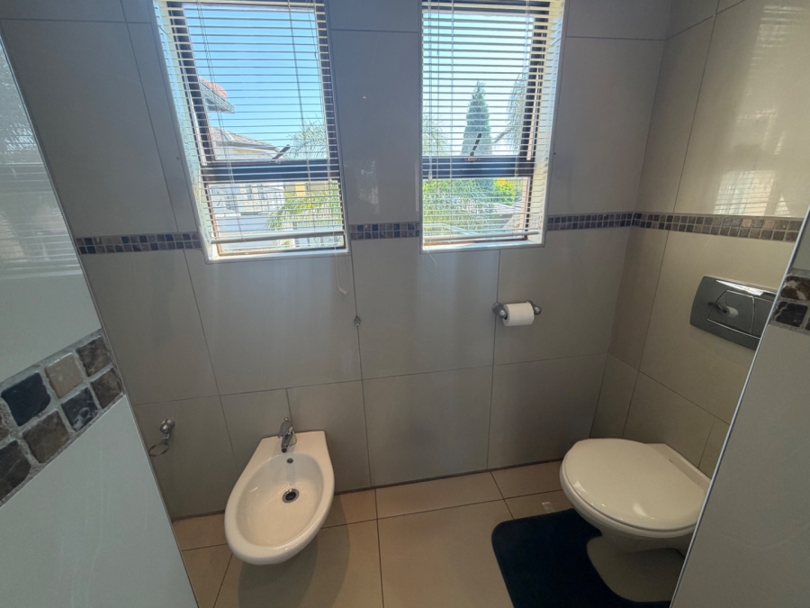 5 Bedroom Property for Sale in Willow Acres Ext 3 Gauteng