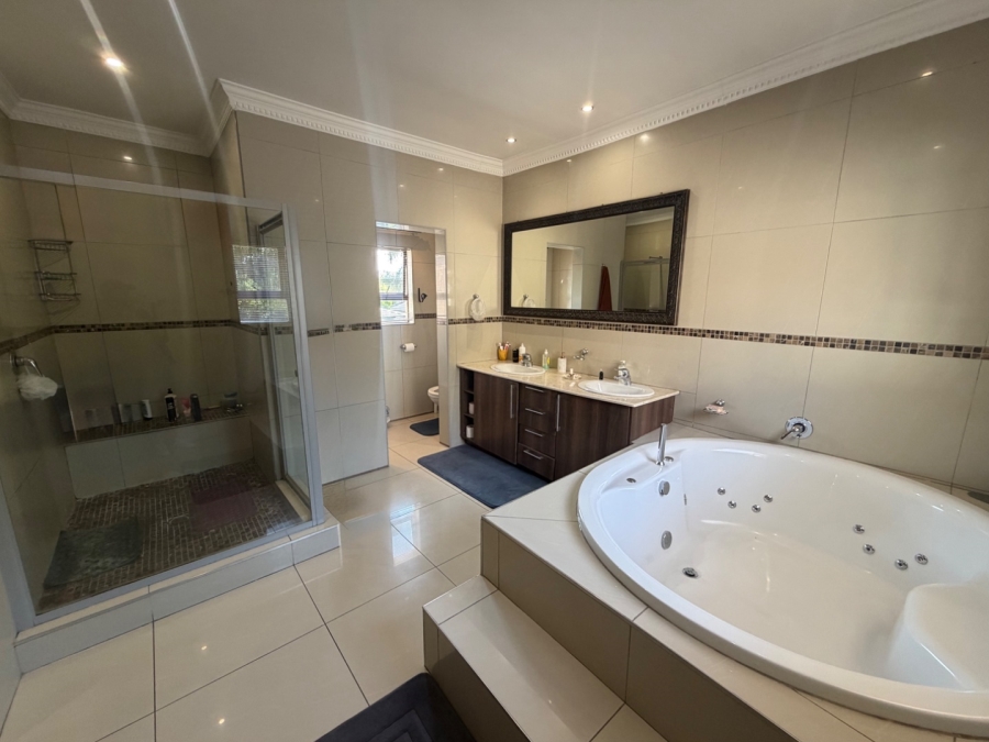 5 Bedroom Property for Sale in Willow Acres Ext 3 Gauteng
