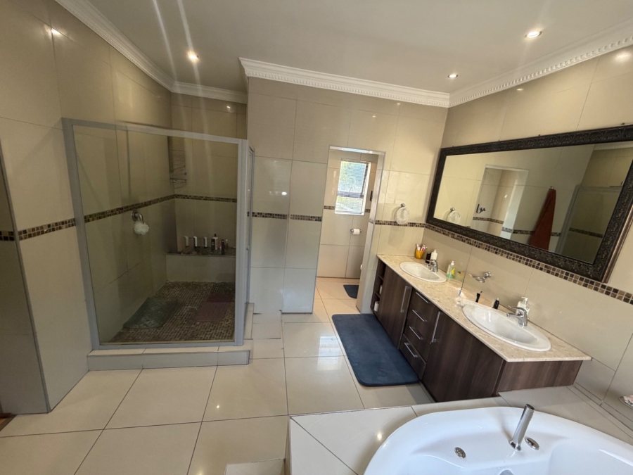 5 Bedroom Property for Sale in Willow Acres Ext 3 Gauteng
