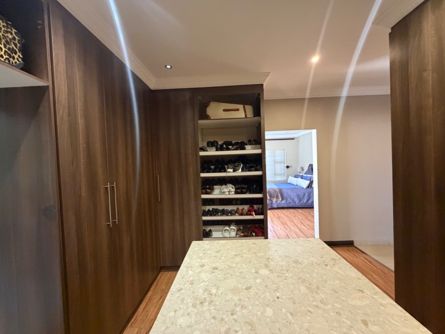 5 Bedroom Property for Sale in Willow Acres Ext 3 Gauteng