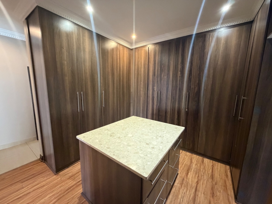 5 Bedroom Property for Sale in Willow Acres Ext 3 Gauteng