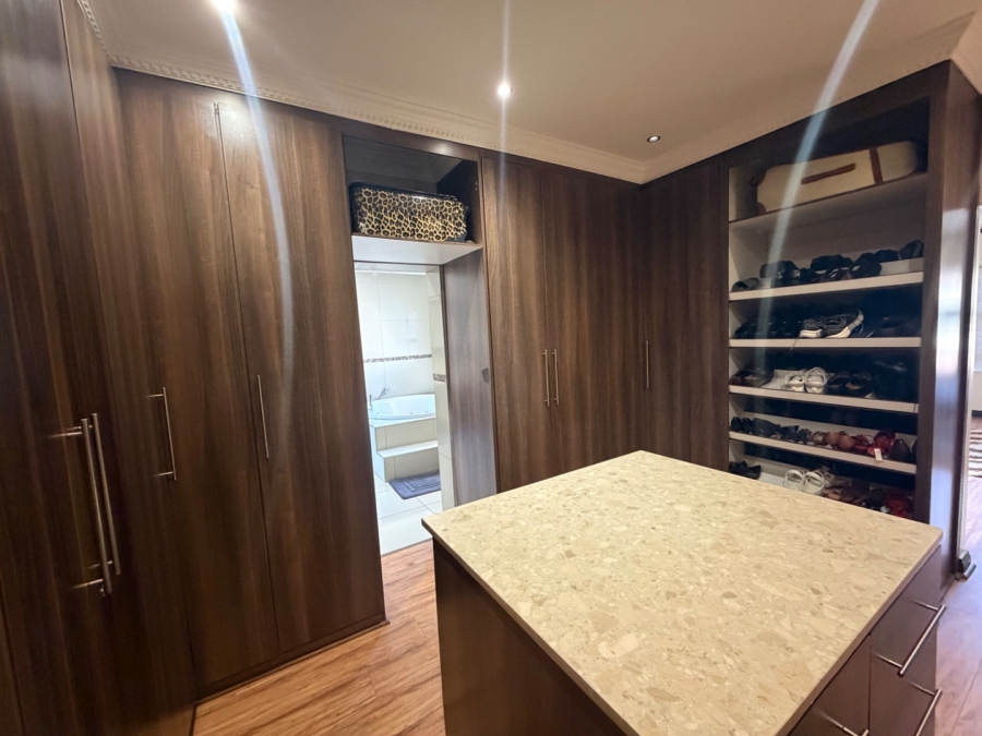 5 Bedroom Property for Sale in Willow Acres Ext 3 Gauteng