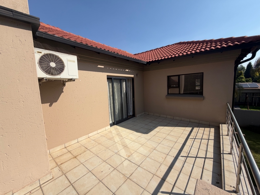 5 Bedroom Property for Sale in Willow Acres Ext 3 Gauteng