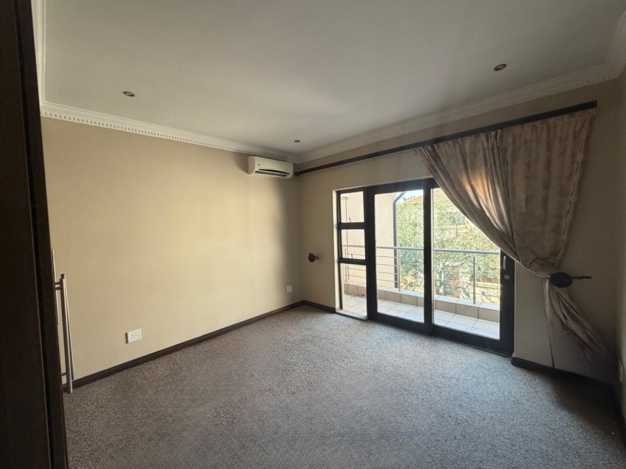 5 Bedroom Property for Sale in Willow Acres Ext 3 Gauteng