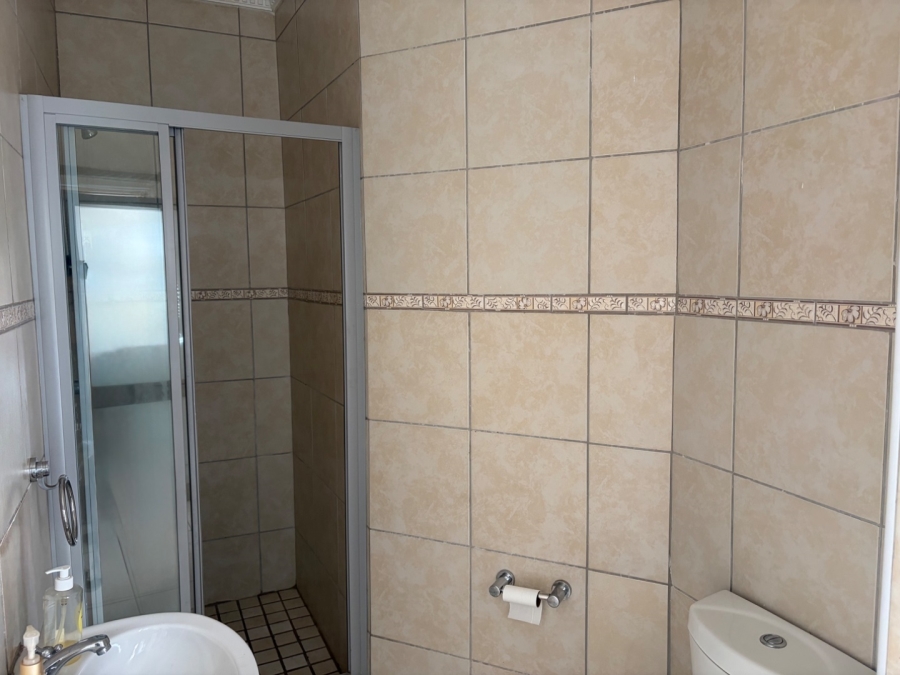 5 Bedroom Property for Sale in Willow Acres Ext 3 Gauteng