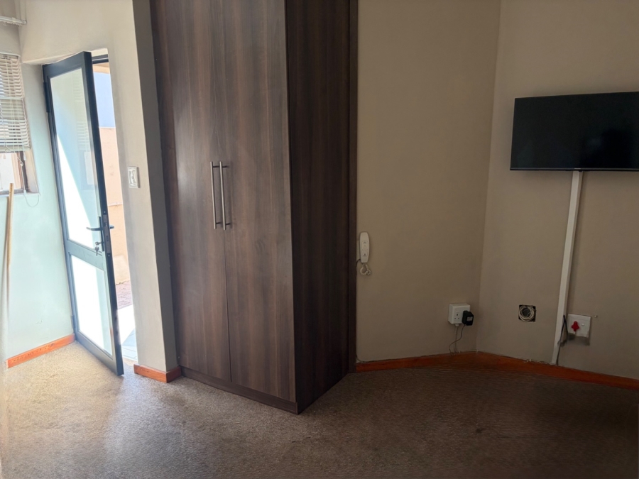 5 Bedroom Property for Sale in Willow Acres Ext 3 Gauteng