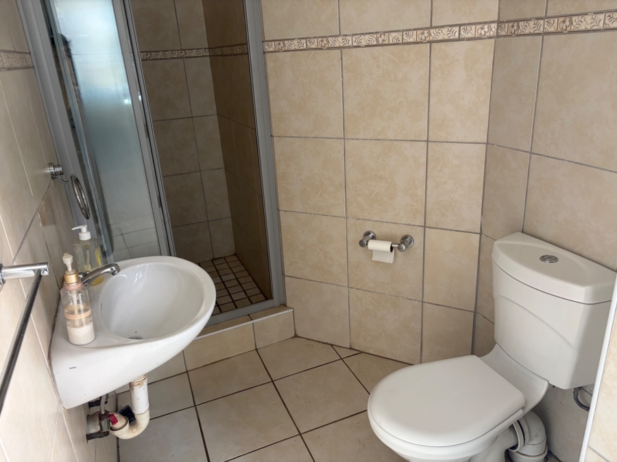 5 Bedroom Property for Sale in Willow Acres Ext 3 Gauteng