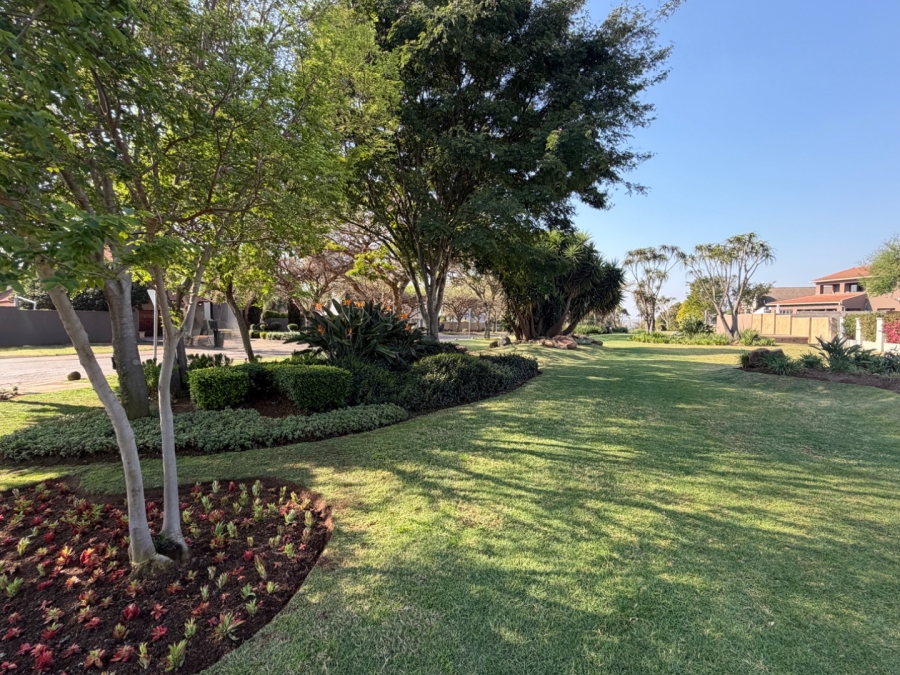 5 Bedroom Property for Sale in Willow Acres Ext 3 Gauteng