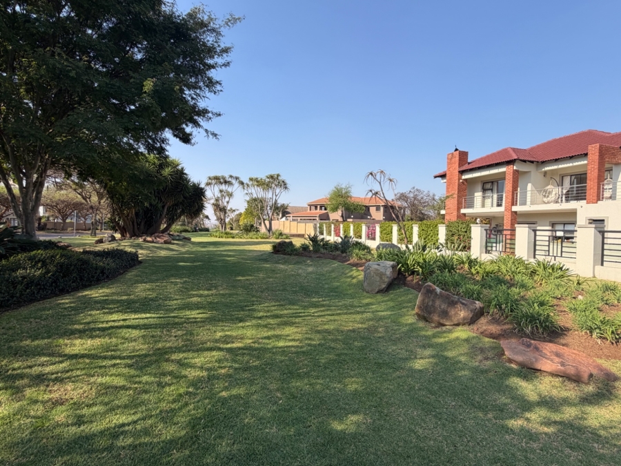 5 Bedroom Property for Sale in Willow Acres Ext 3 Gauteng