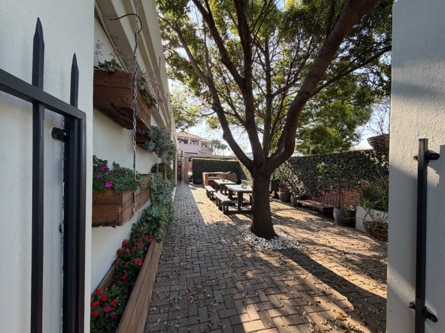 5 Bedroom Property for Sale in Willow Acres Ext 3 Gauteng