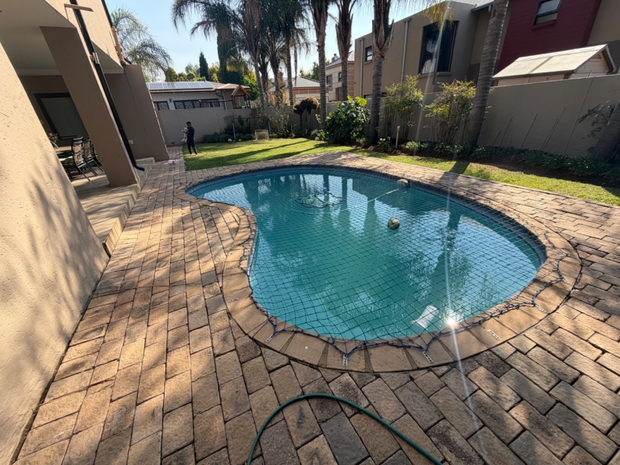 5 Bedroom Property for Sale in Willow Acres Ext 3 Gauteng