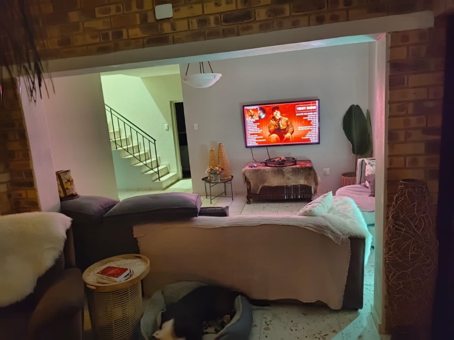 4 Bedroom Property for Sale in Silver Lakes Gauteng