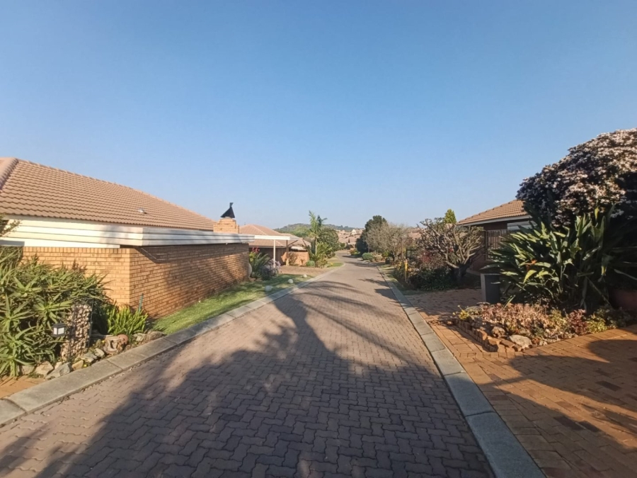  Bedroom Property for Sale in Faerie Glen Gauteng