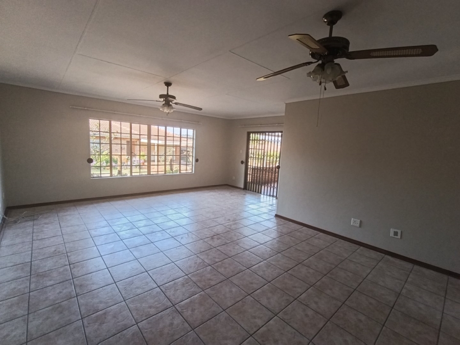  Bedroom Property for Sale in Faerie Glen Gauteng