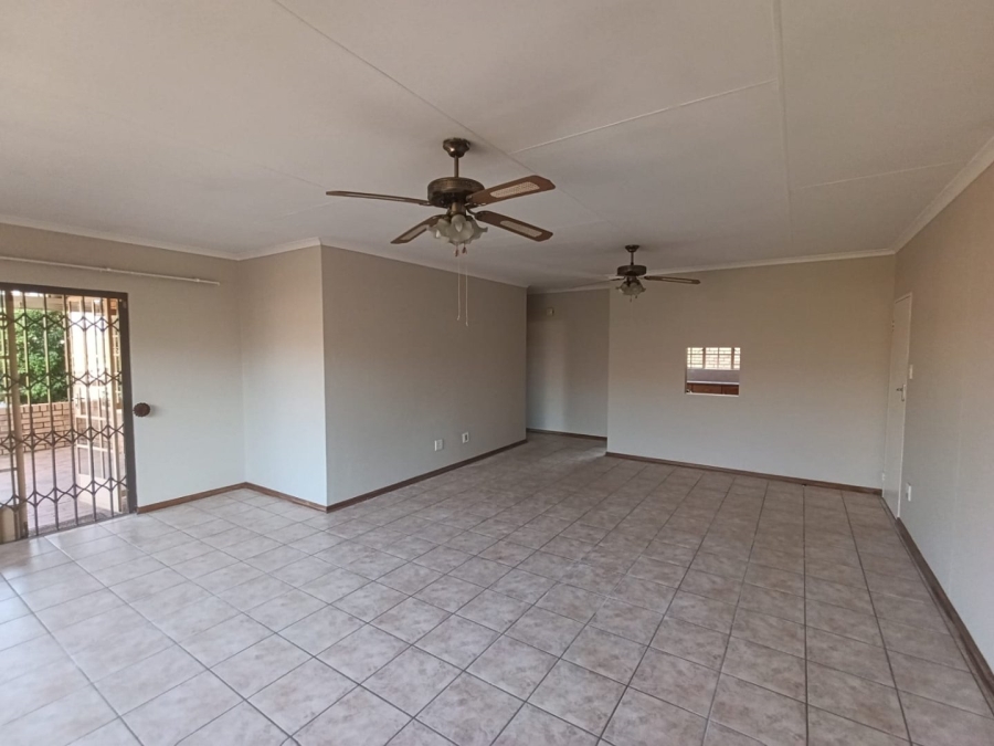  Bedroom Property for Sale in Faerie Glen Gauteng