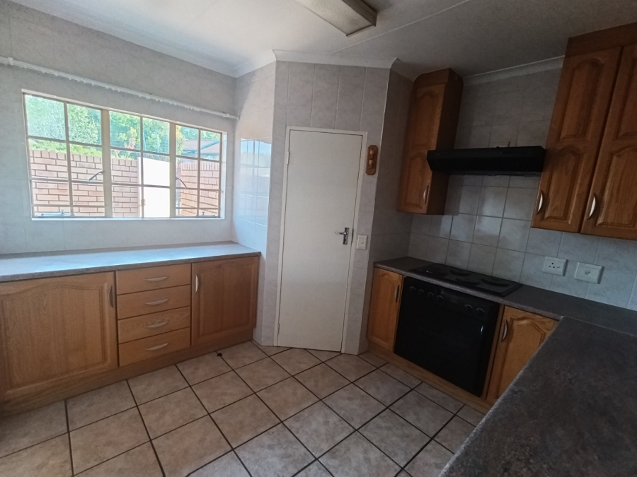  Bedroom Property for Sale in Faerie Glen Gauteng