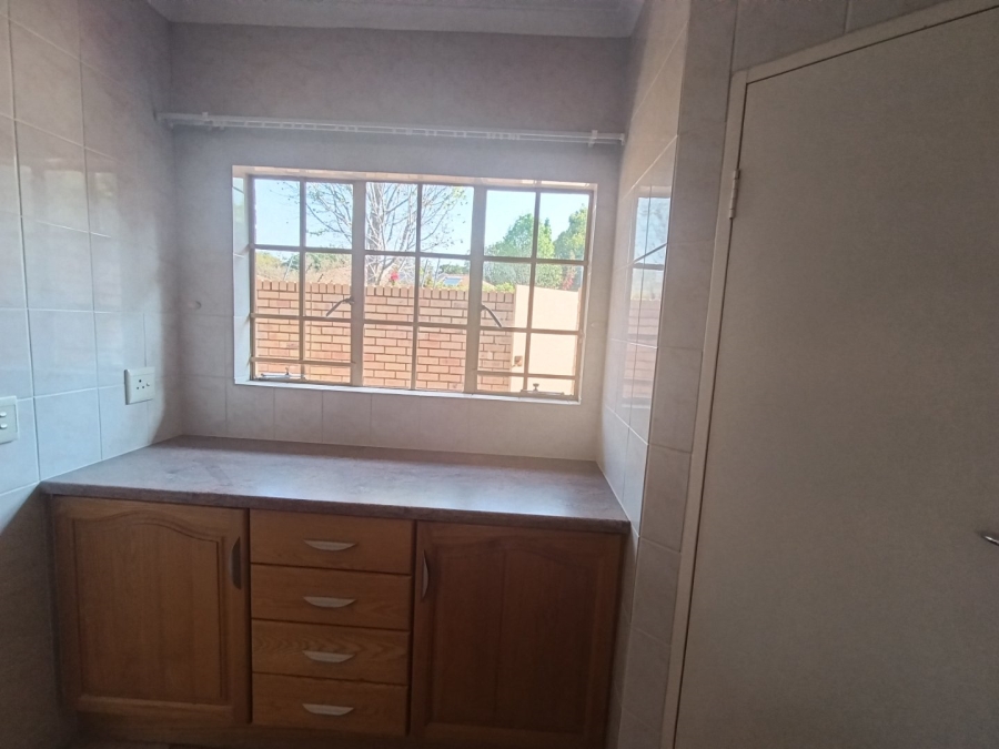  Bedroom Property for Sale in Faerie Glen Gauteng
